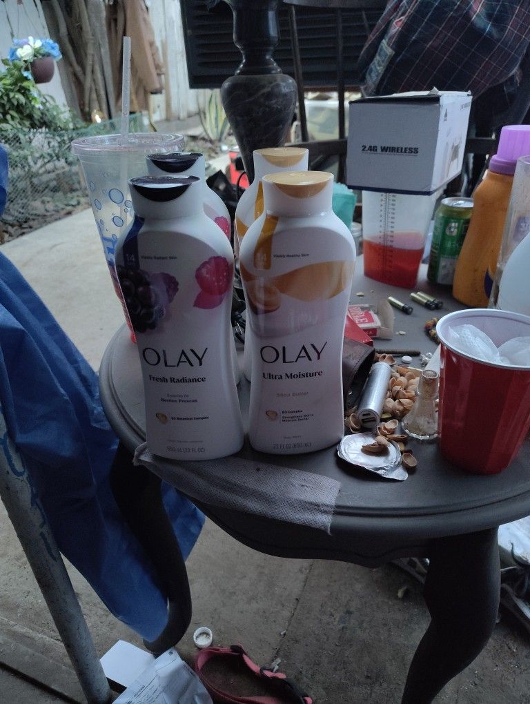 4 brand new bottles of olive of olay 22fl. oz