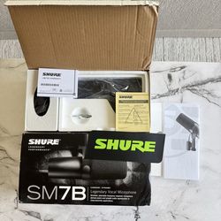 SHURE SM7B + Focusrite Scarlett Solo (Gen 3) - Like New
