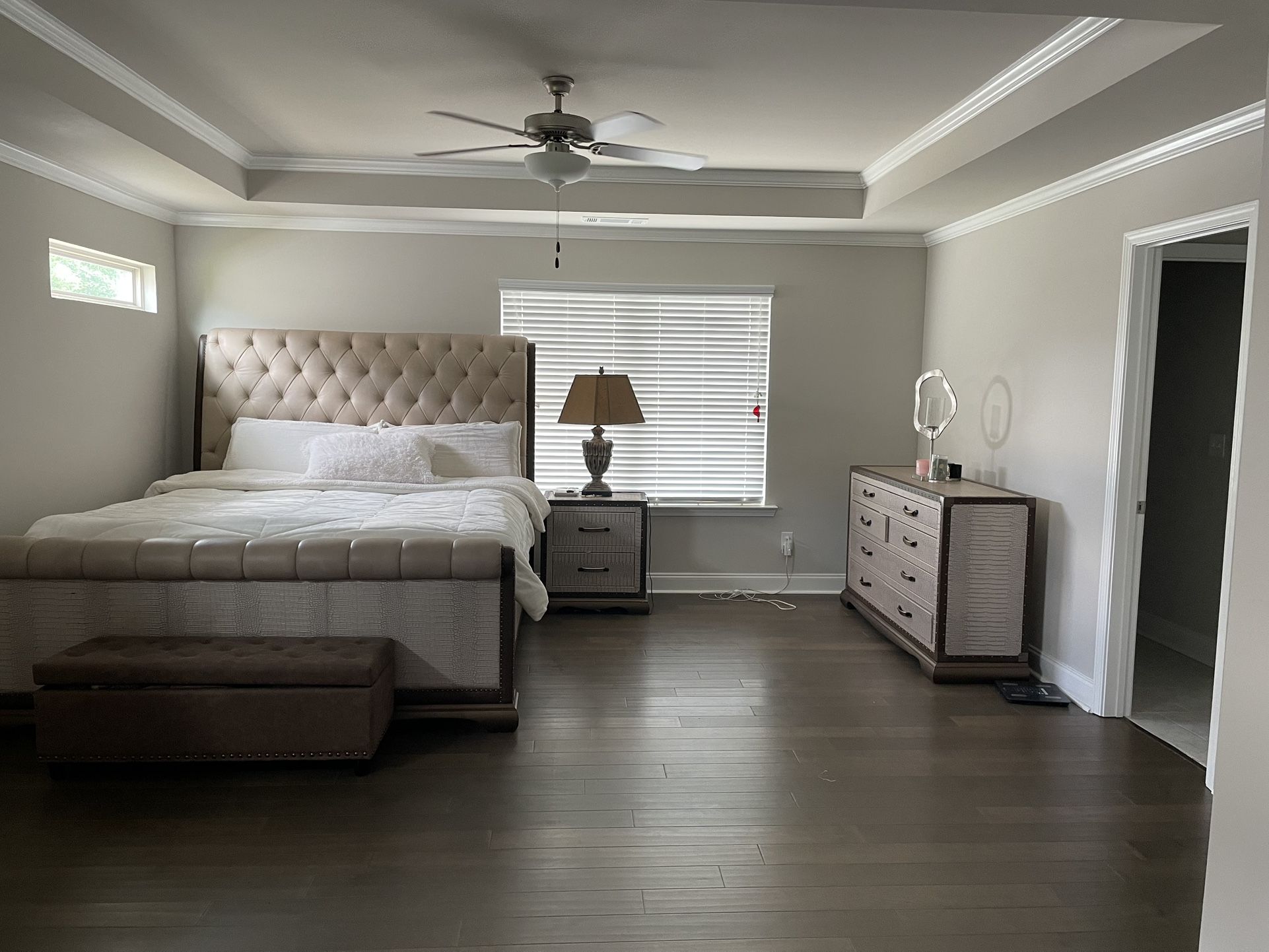 Alligator Style Leather King Size Bedroom Set