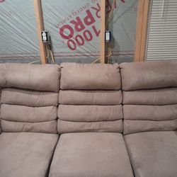 Reclinable Couch 