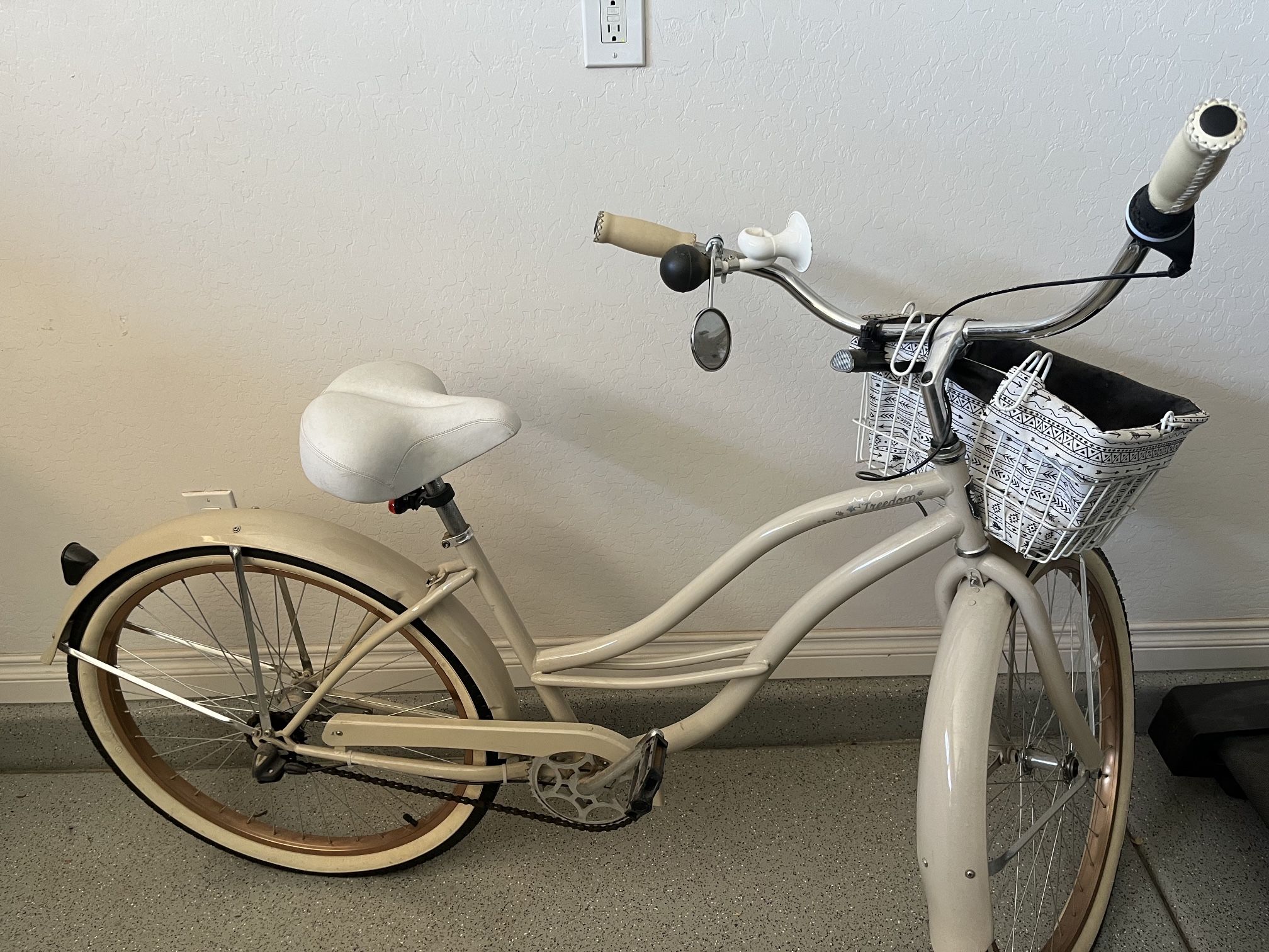 Beach cruiser Bike
