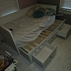 Bedroom Set, Trundle Bed, 2 Dressers