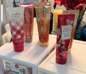 Hands Cream / Bath And Body Works 