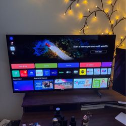 LG 42” OLED TV (OLED42C2PUA) – Excellent Condition