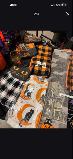 Halloween Dish Towels New And A Couple Oven Mitts 8 Pieces In Total