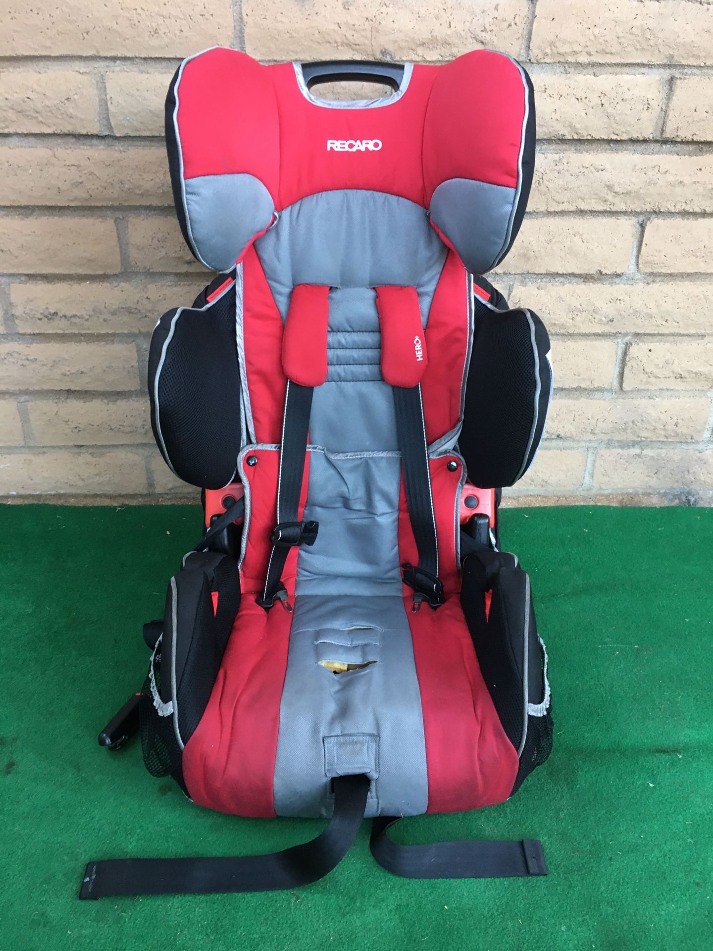 Recaro Hero kids booster car seat large size, adjustable from 20 to 65 pounds, height 27” to 49” inches