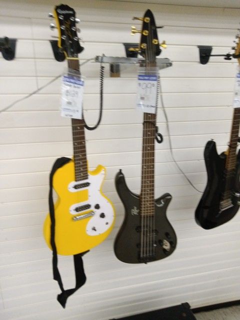 Rogue Electric Guitar 