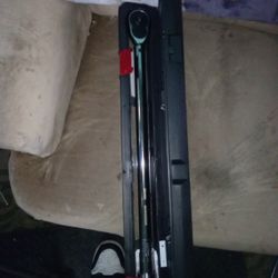 Husky 1/2 Inch Drive Torque Wrench 