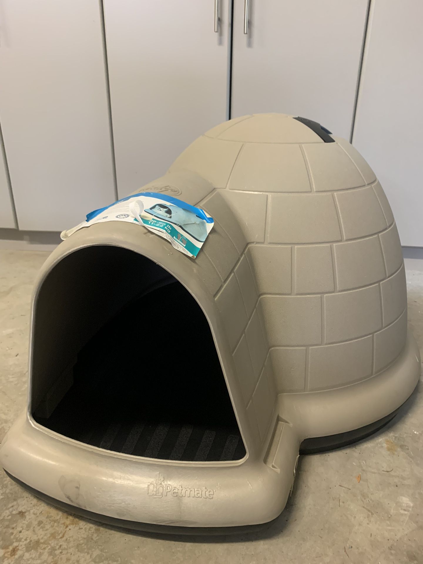 New Petmate Indigo Igloo Dog House for Sale in Graham, WA OfferUp