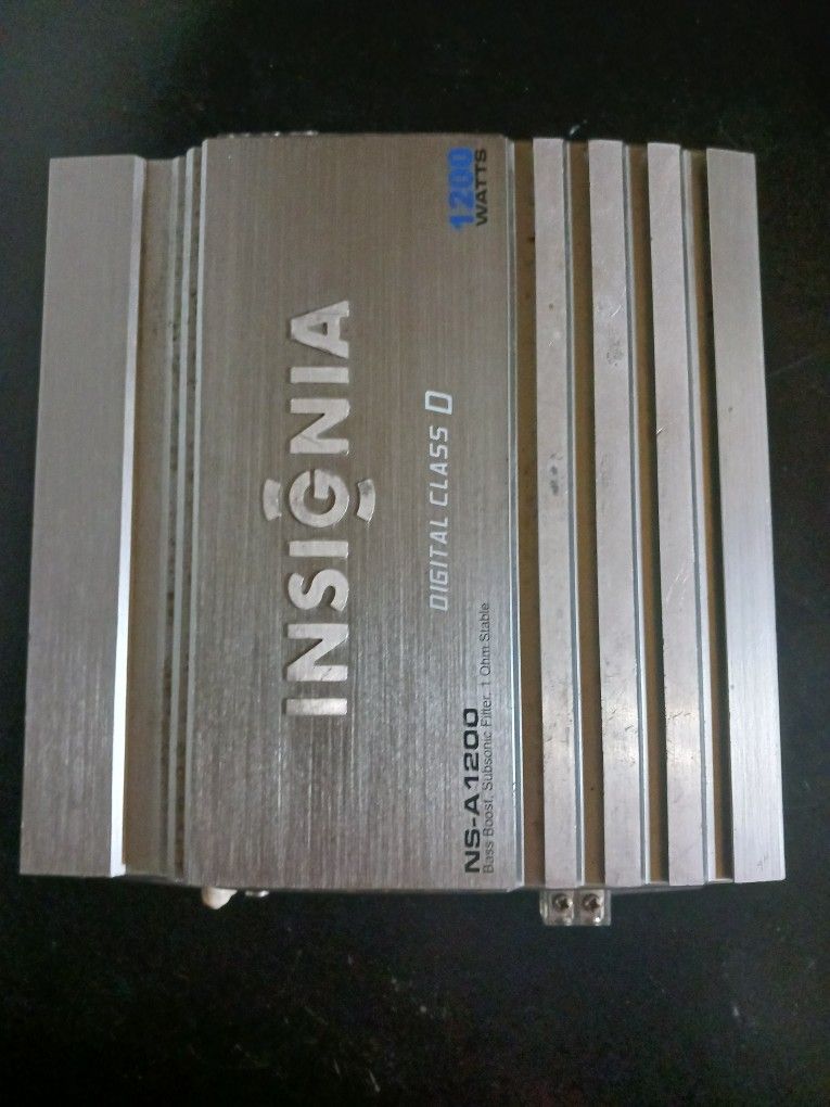 Insignia 1200watt Amp