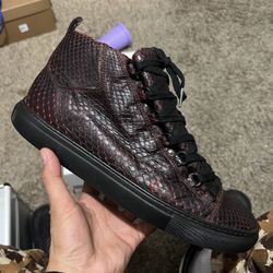 Mens Arenas Size 44 (11) $150 FIRM NO TRADES 