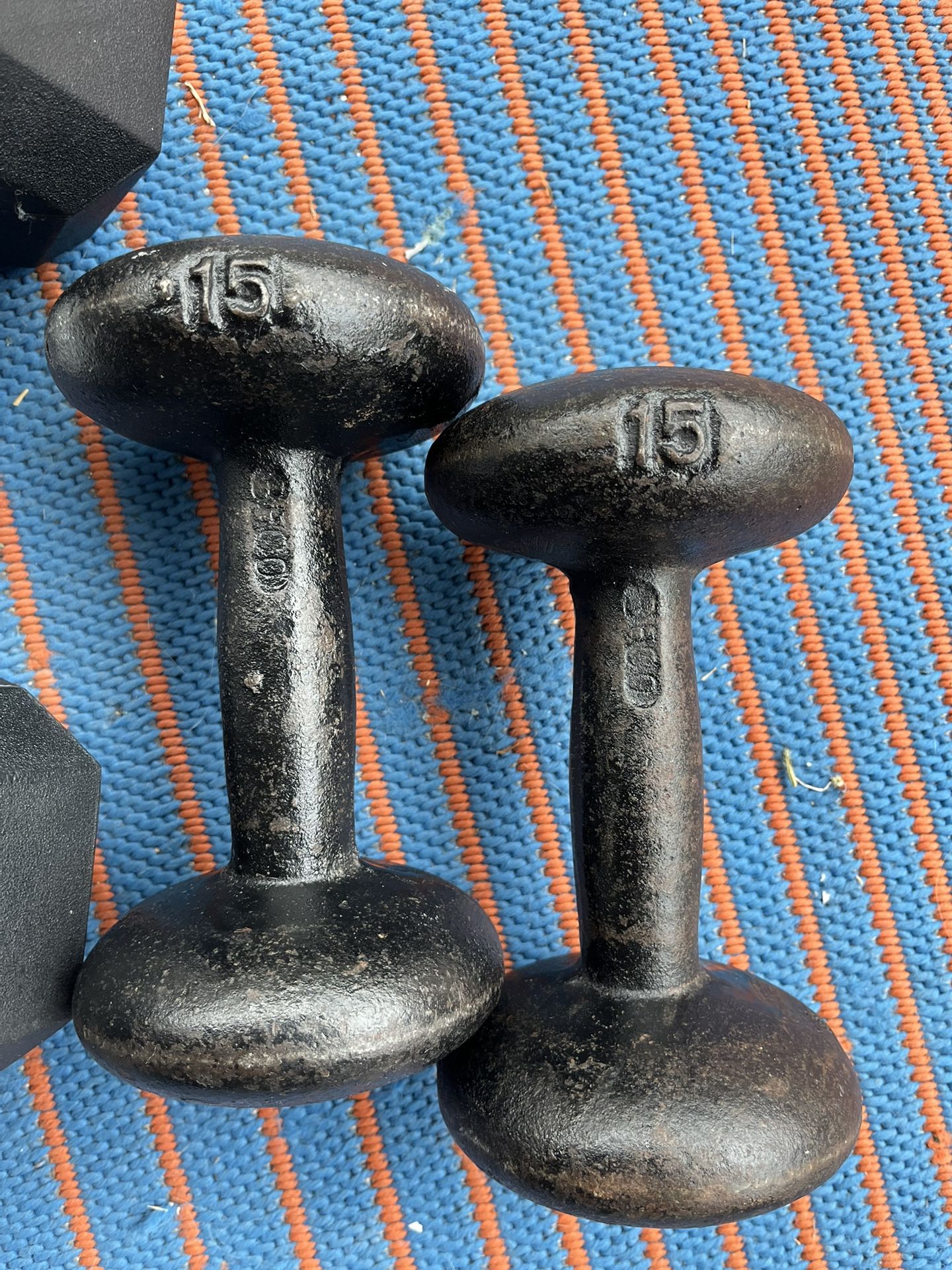 1 Pair (2pcs) Of 15lb Iron Dumbbells 