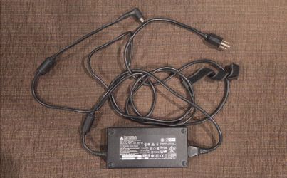 Asus Laptop Delta Electronics charger ADP-230EB T 19.5V 11.8A