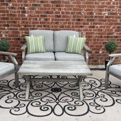 Patio Furniture Excellent Condition 