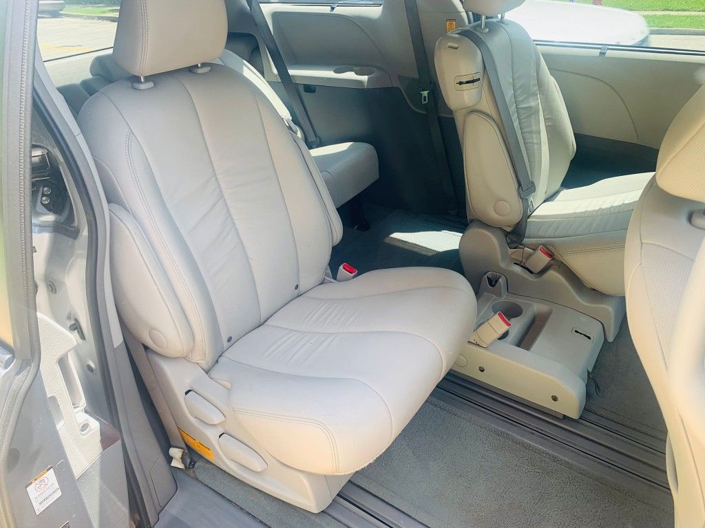 2012 Toyota Sienna