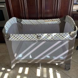 Play yard - Graco pack n play / play yard / play pen / change table / crib Includes bassinet and changing table Easy compact and store Has mobile and 