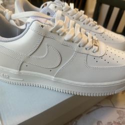 Air Force 1s White (size 8)