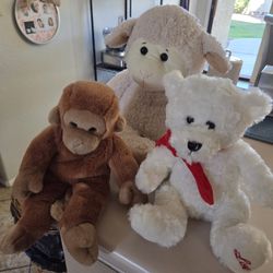 Stuffed Amimals...Like New....Smoke Free Home 