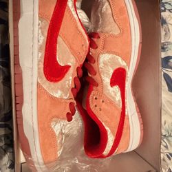 Nike Dunk Low SB x StrangeLove Valentines Day Special Edition Size 9.5M Brand New