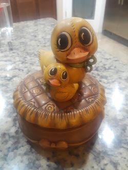 Vintage Macky ceramic molds Incorporated 1982 duck music box that plays It's a Small World