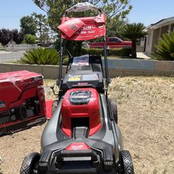 Milwaukee M18 FUEL Brushless Cordless 21 in. Walk Behind Dual Battery Self-Propelled Mower w/(2) 12.0Ah Battery and Rapid Charger
