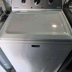 Maytag washer top load (4.5 cu.ft. ) with agitator in White.