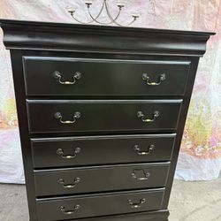 Big Dresser Solid Wood Color Dark Brown And Antique Gold Has Been Refurbished 