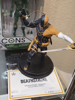Deathstroke DC Comics Collectors MOVING SALE!! NEW REDUCED PRICE!!