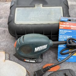 Black & Decker MOUSE-MS500-Sander /Polisher Kit-Like New- Sanding Pads, Case