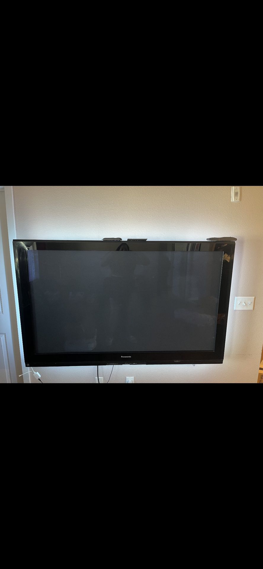 70 Inch Flat Screen Tv with Built In Surround Sound.