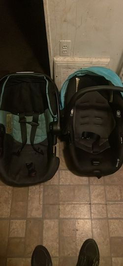 2 car seats
