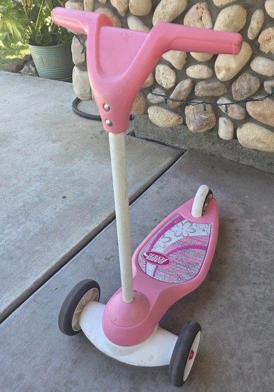 Pink Radio Flyer Scooter
