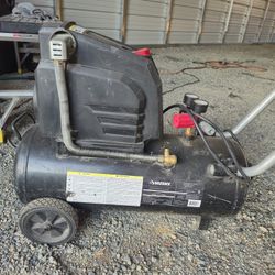 HUSKY 150PSI 8 GAL COMPRESSOR 