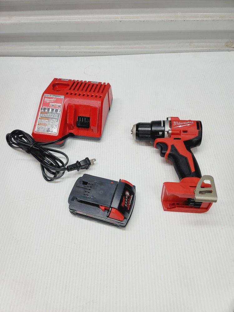 Milwaukee M18 Brushless Compact Drill Kit Taladro Con Batería Y Cargador