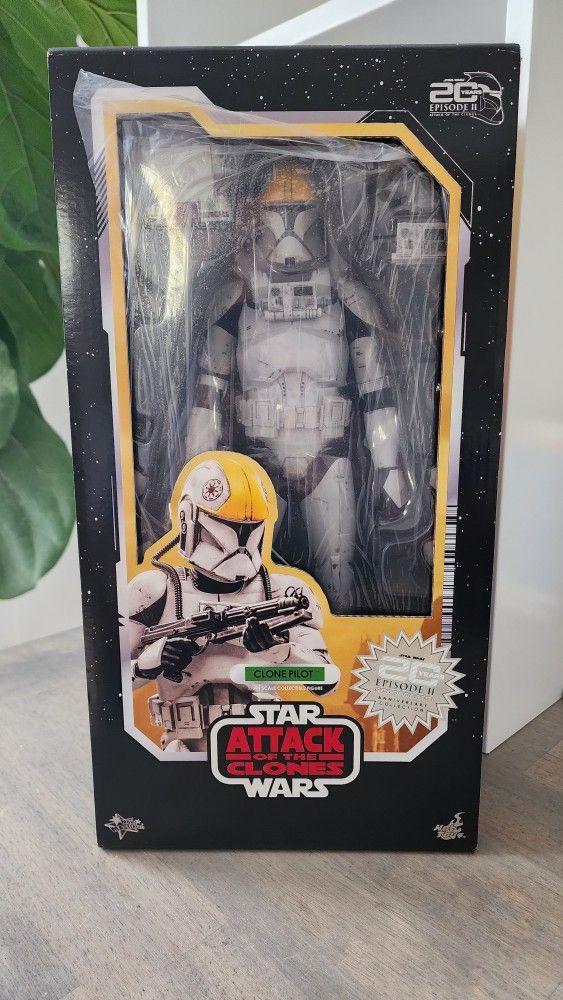 Hot Toys Star Wars Attack of the Clones Clone Pilot 12in Action Figure - MMS648