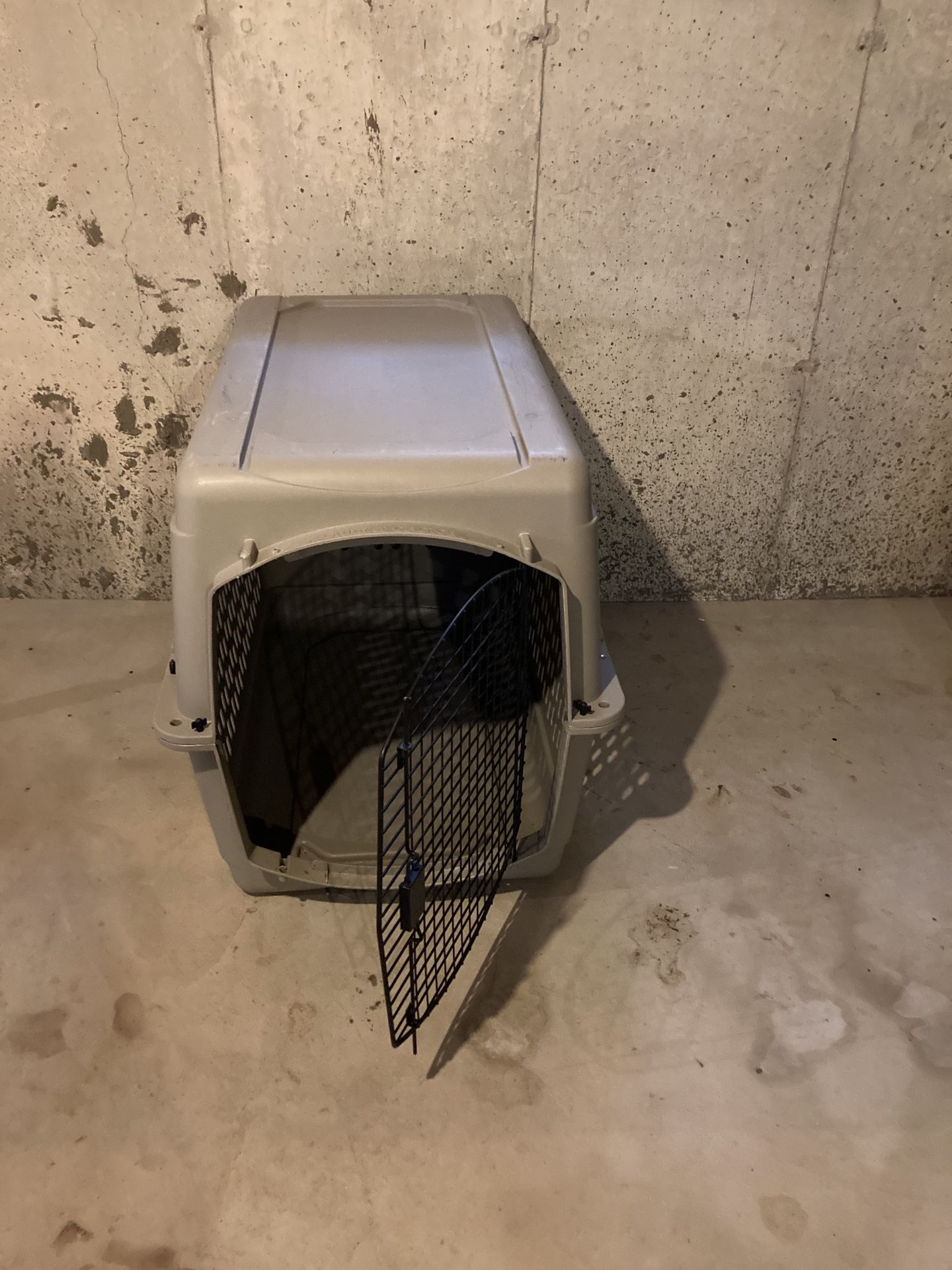 Dog kennel crate cage