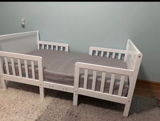 White toddler bed