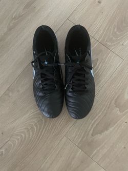 Soccer cleats