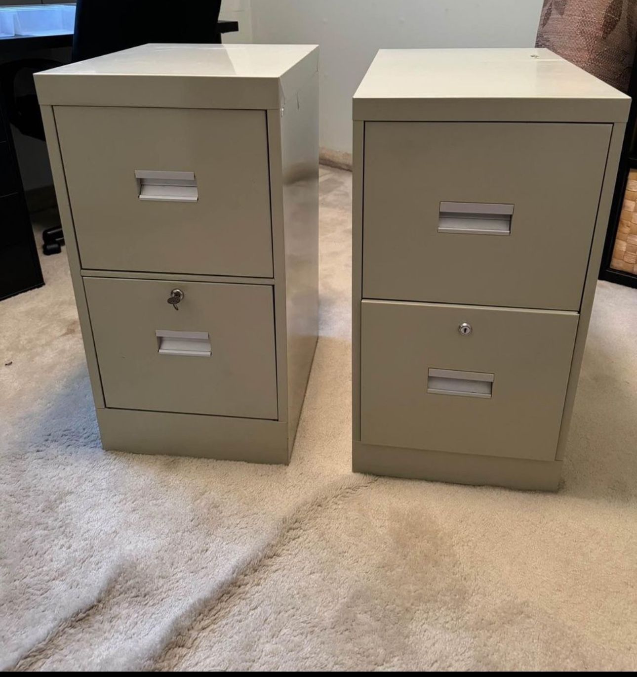 2 Metal File Cabinet 2 Drawer One Have Key One Without Key 