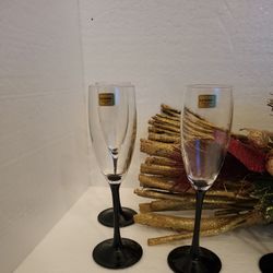 Luminarc Verrerie D'arques France Fluted Champagne Black Stem Glasses Set  of 8. for Sale in Tinley Park, IL - OfferUp
