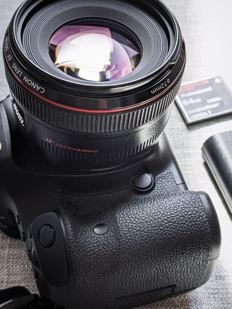 Canon 5d Mark iii + Battery + 64gb Card + 50mm f1.2 L Lense
