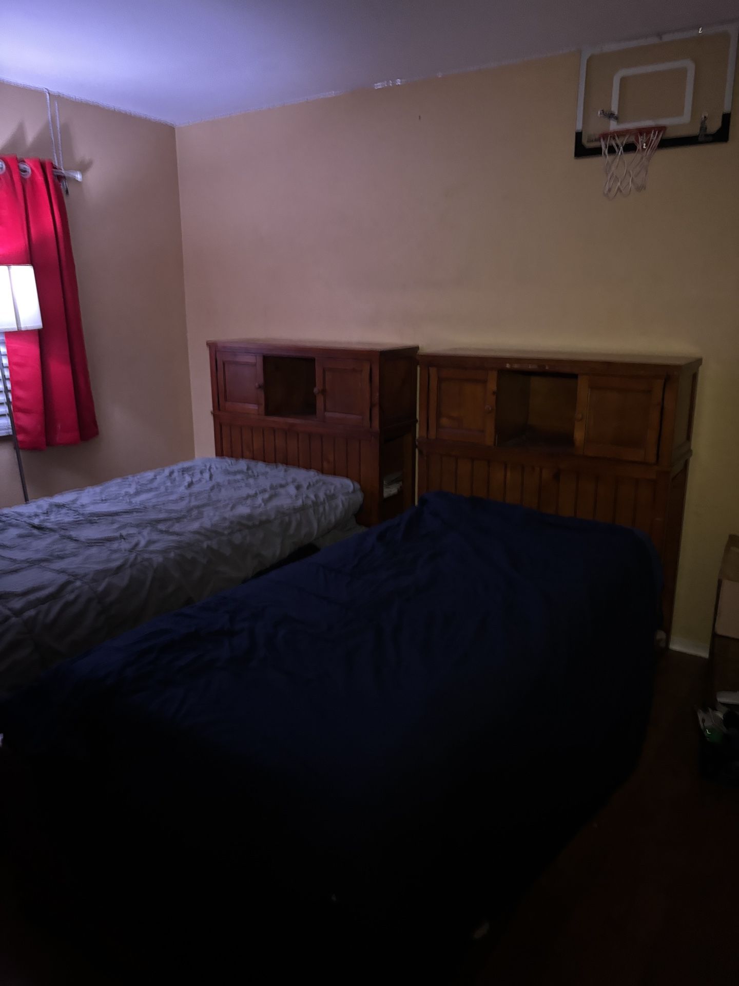 2 Twin Beds