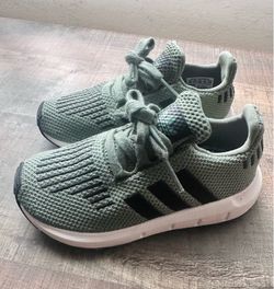 SAGE GREEN ADIDAS TODDLER SIZE 9 GREAT CONDITION!