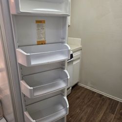 GE Refrigerator 