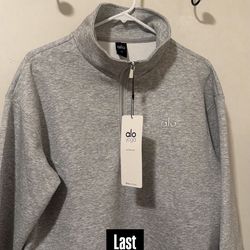 Woman’s grey alo quarter zip