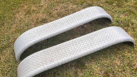 Pair of Aluminum Diamond Plate Tandem Axle Trailer Fenders – Great Condition!