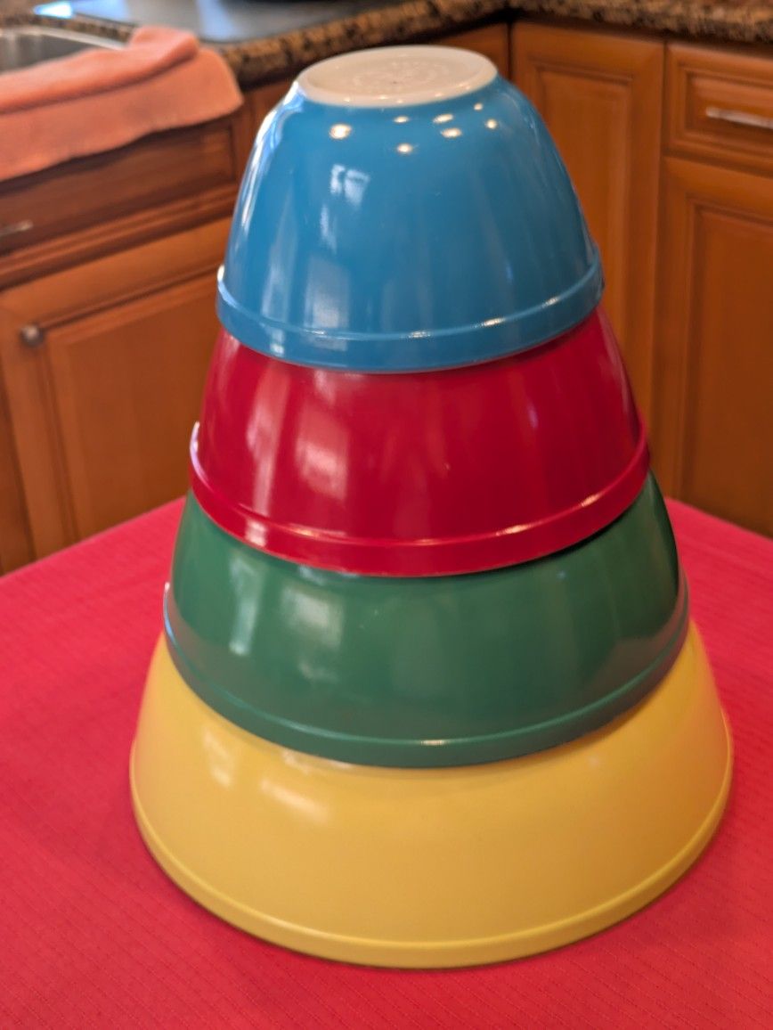 VTG Pyrex Primary Mixing / Nesting Bowls (401,402,403,404) Great