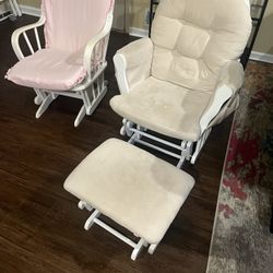 2 Rocking Chairs 
