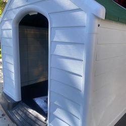 XL dog House NEW with Box