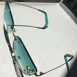 Louis Vuitton Sunglasses (Desmayo Cat Eye) for Sale in Los Angeles
